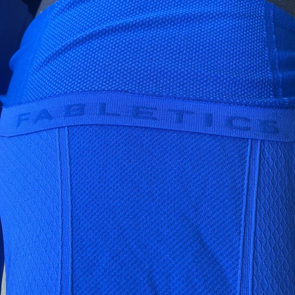 Fabletics athletic long sleeve shirt - Picture 9 of 12